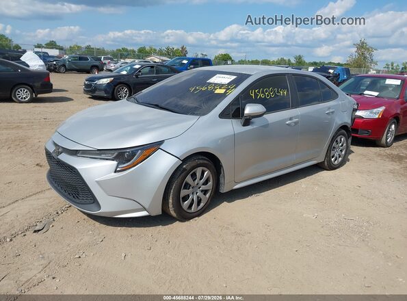 5YFEPMAE3NP283901 2022 TOYOTA COROLLA Серебряный Передняя левая четверть