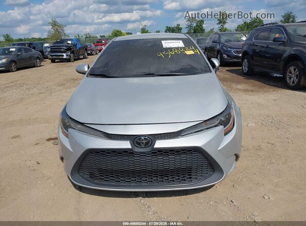 5YFEPMAE3NP283901 2022 TOYOTA COROLLA Серебряный Вид задней части салона