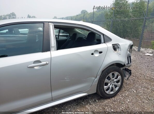 5YFEPMAE4MP222930 2021 TOYOTA COROLLA Серебряный Вид спереди