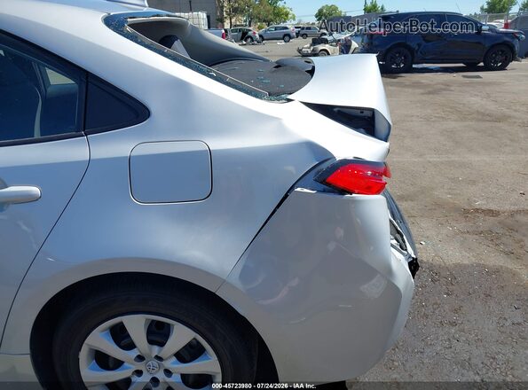 5YFEPMAE4NP319501 2022 TOYOTA COROLLA Серебряный Вид спереди