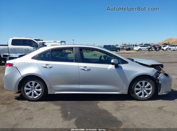 5YFEPMAE4NP319501 2022 TOYOTA COROLLA Серебряный Вид задней части салона