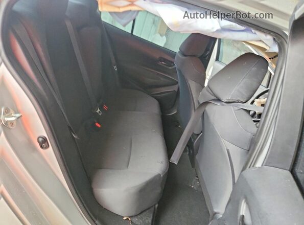 5YFEPMAE6NP370949 2022 TOYOTA COROLLA Silver Widok tylnych siedzeń