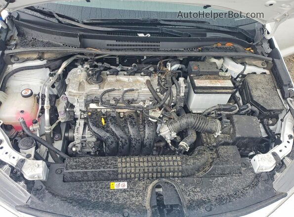 5YFEPMAE8NP319954 2022 TOYOTA COROLLA White Widok wnętrza z tyłu