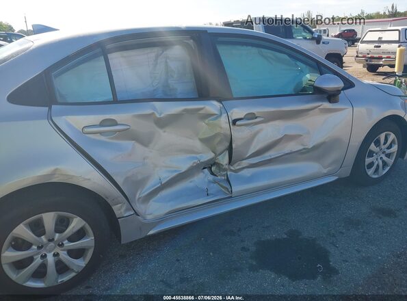 5YFEPMAEXNP385258 2022 TOYOTA COROLLA Silver Front view