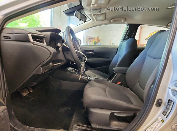5YFEPRAE7LP068824 2020 TOYOTA COROLLA Silver Front interior view