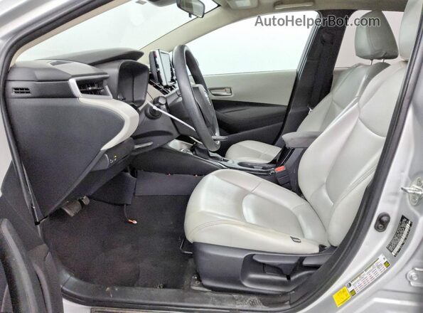 5YFHPMAE1MP152963 2021 TOYOTA COROLLA Silver Front interior view