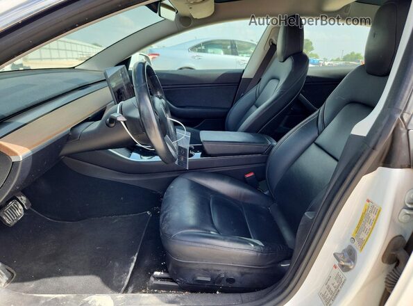 5YJ3E1EA0JF076830 2018 TESLA MODEL Белый Вид салона спереди