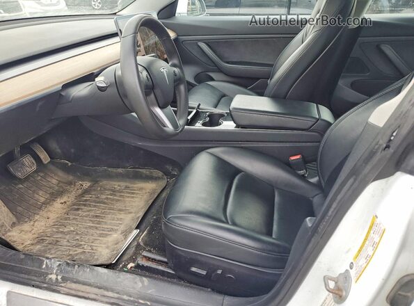 5YJ3E1EA0LF529332 2020 TESLA MODEL White Front interior view