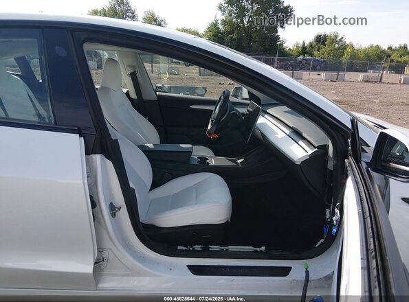 5YJ3E1EA0PF491610 2023 TESLA MODEL 3 White Front interior view