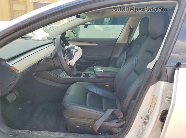 5YJ3E1EA1PF559848 2023 TESLA MODEL White Вид салону спереду
