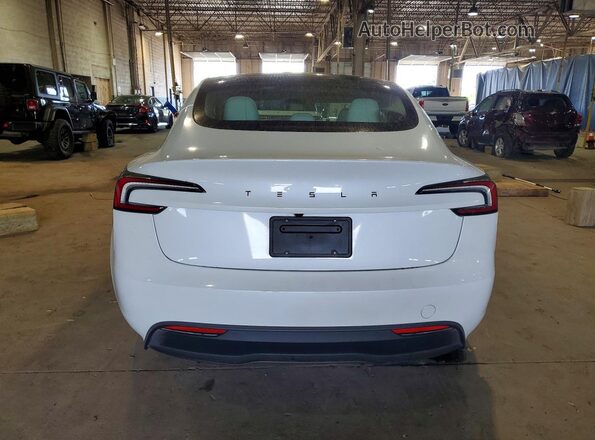 5YJ3E1EA1TF139727 2026 TESLA MODEL White Вид ззаду