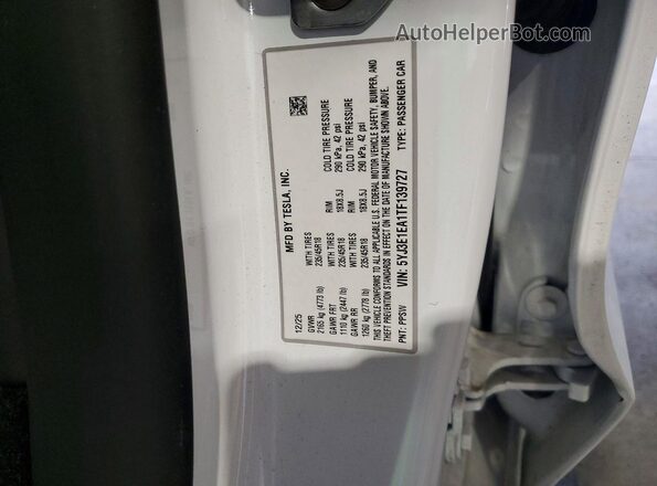 5YJ3E1EA1TF139727 2026 TESLA MODEL White Вид наклейки з VIN-кодом