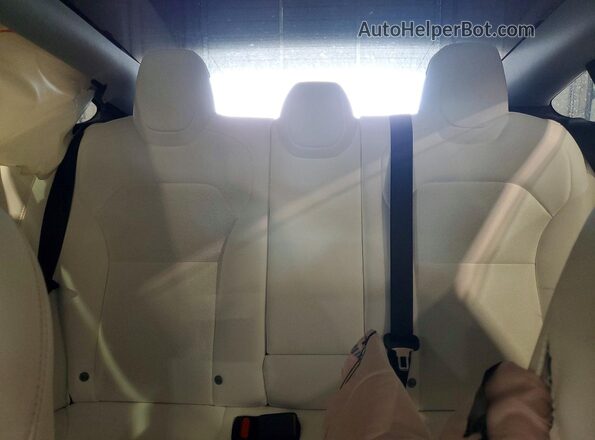 5YJ3E1EA1TF139727 2026 TESLA MODEL White Вид задніх сидінь