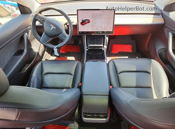 5YJ3E1EA2LF633904 2020 TESLA MODEL Красный Вид панели приборов