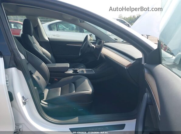 5YJ3E1EA4PF577535 2023 TESLA MODEL 3 White Vista interior delantera