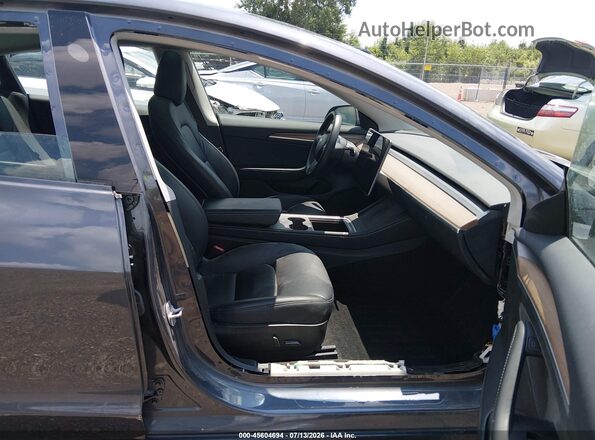 5YJ3E1EA4PF710875 2023 TESLA MODEL 3 Gray Вид салону спереду