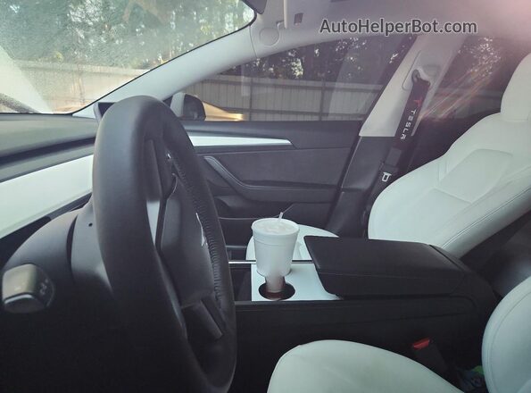 5YJ3E1EA5MF059221 2021 TESLA MODEL Белый Вид салона спереди