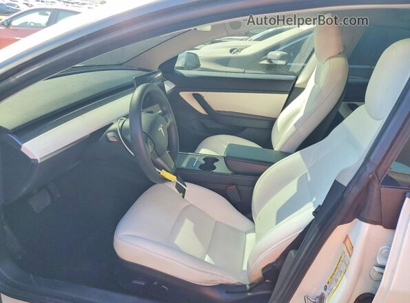 5YJ3E1EA5MF858819 2021 TESLA MODEL Белый Вид салона спереди