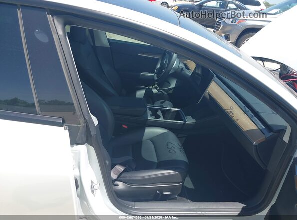 5YJ3E1EA5PF563837 2023 TESLA MODEL 3 White Вид салону спереду