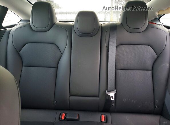 5YJ3E1EA5RF749672 2024 TESLA MODEL White Rear seats view