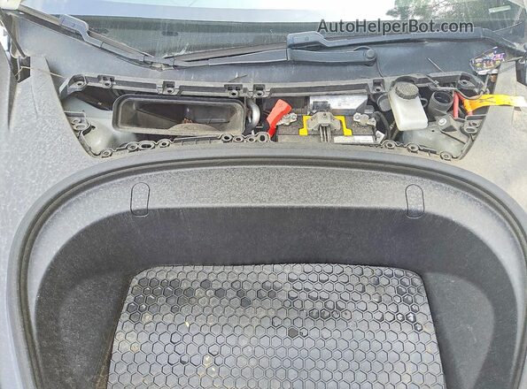5YJ3E1EA6JF015868 2018 TESLA MODEL White Вид задньої частини салону