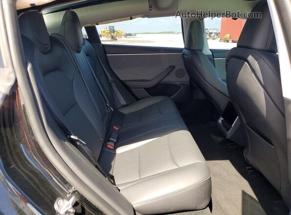 5YJ3E1EA6SF032185 2025 TESLA MODEL Black Widok tylnych siedzeń