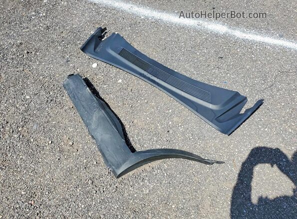 5YJ3E1EA6SF032185 2025 TESLA MODEL Black Widok komory silnika