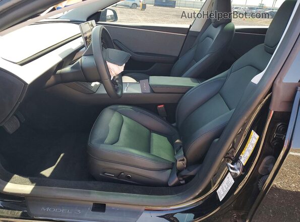 5YJ3E1EA6SF032185 2025 TESLA MODEL Black Widok wnętrza z przodu