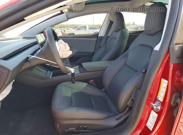 5YJ3E1EA6SF047267 2025 TESLA MODEL Red Вид салону спереду