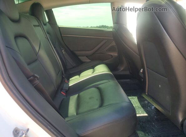 5YJ3E1EA7LF739894 2020 TESLA MODEL White Vista de los asientos traseros