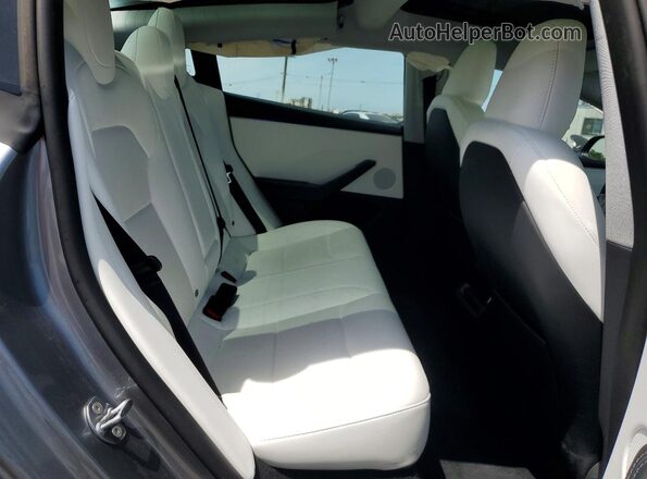 5YJ3E1EA7SF062599 2025 TESLA MODEL Серебряный Вид задних сидений