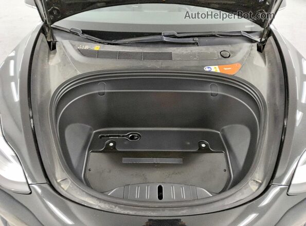 5YJ3E1EA8JF013863 2018 TESLA MODEL Black Widok wnętrza z tyłu