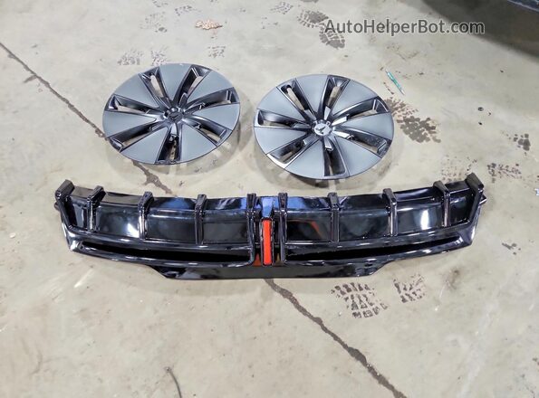 5YJ3E1EA8SF040059 2025 TESLA MODEL Gray Engine compartment view