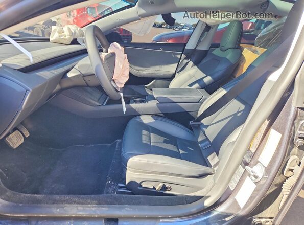5YJ3E1EA8SF040059 2025 TESLA MODEL Gray Front interior view