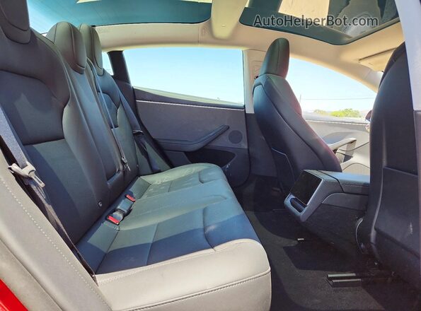 5YJ3E1EA8SF046444 2025 TESLA MODEL Red Вид задніх сидінь