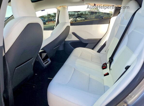 5YJ3E1EA8SF937477 2025 TESLA MODEL Gray Вид задніх сидінь