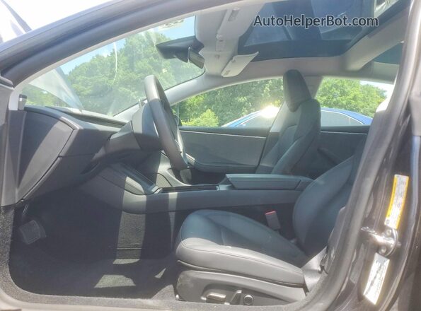 5YJ3E1EA8SF965053 2025 TESLA MODEL Charcoal წინა სალონის ხედი