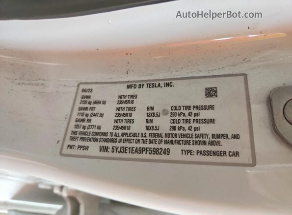 5YJ3E1EA9PF598249 2023 TESLA MODEL White Vista del compartimento del motor