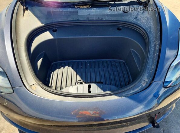 5YJ3E1EA9PF672074 2023 TESLA MODEL Gray Vista del compartimento del motor