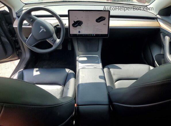 5YJ3E1EA9PF696844 2023 TESLA MODEL Серый Вид панели приборов