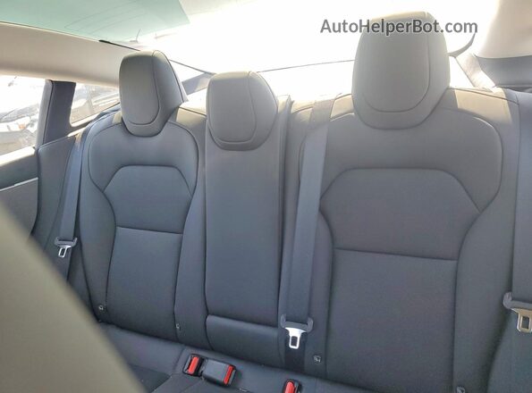 5YJ3E1EA9SF001691 2025 TESLA MODEL Charcoal Widok tylnych siedzeń
