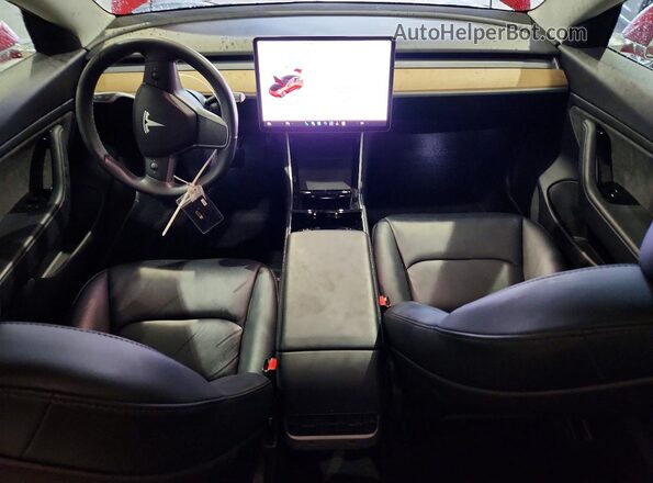 5YJ3E1EB0LF664190 2020 TESLA MODEL Красный Вид панели приборов