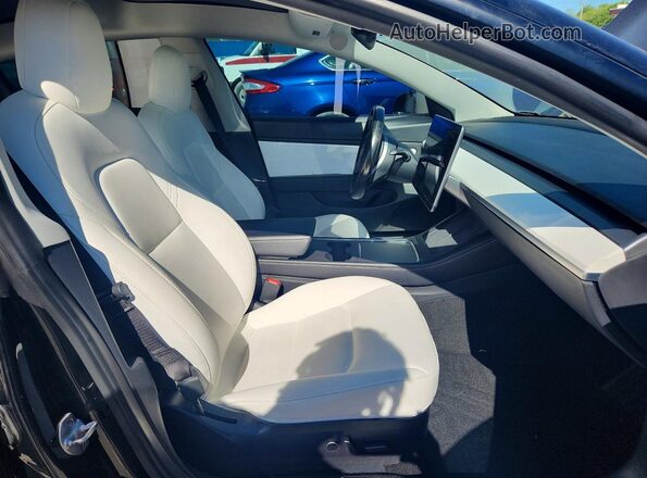 5YJ3E1EB0MF858624 2021 TESLA MODEL Black Front interior view