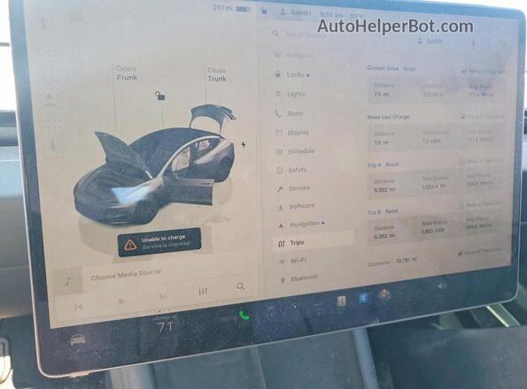 5YJ3E1EB0SF875016 2025 TESLA MODEL Silver ხელსაწყოთა პანელის ხედი