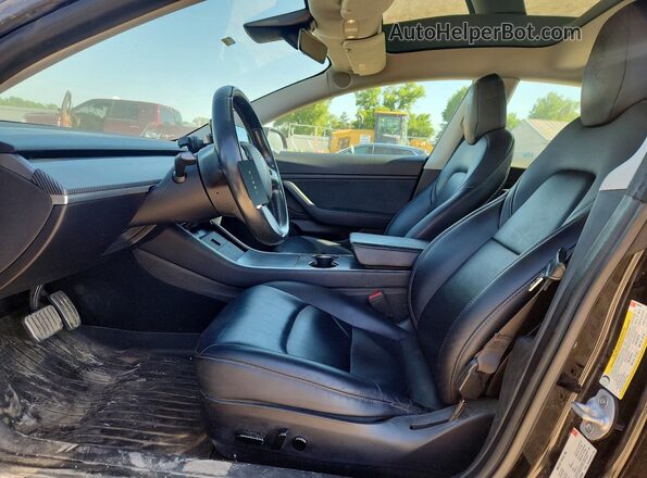 5YJ3E1EB1JF183846 2018 TESLA MODEL Black Front interior view