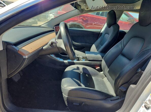 5YJ3E1EB1JF185774 2018 TESLA MODEL White წინა სალონის ხედი