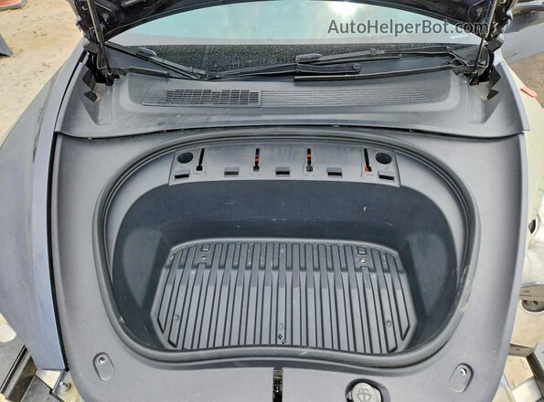 5YJ3E1EB1RF801677 2024 TESLA MODEL Gray Widok wnętrza z tyłu