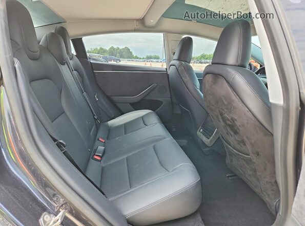 5YJ3E1EB1RF801677 2024 TESLA MODEL Gray Widok tylnych siedzeń