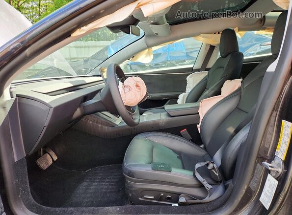 5YJ3E1EB1SF060467 2025 TESLA MODEL Gray Вид салону спереду