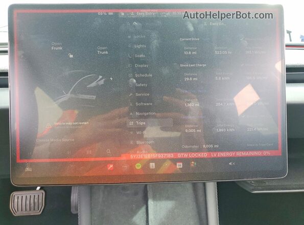 5YJ3E1EB1SF937183 2025 TESLA MODEL Silver Вид щитка приладів